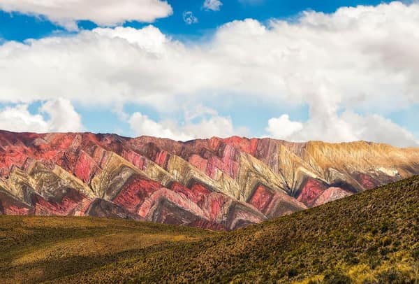 Franjas rojas, ocres y verdes de la Montaña de 7 Colores (Vinicunca) en Cusco