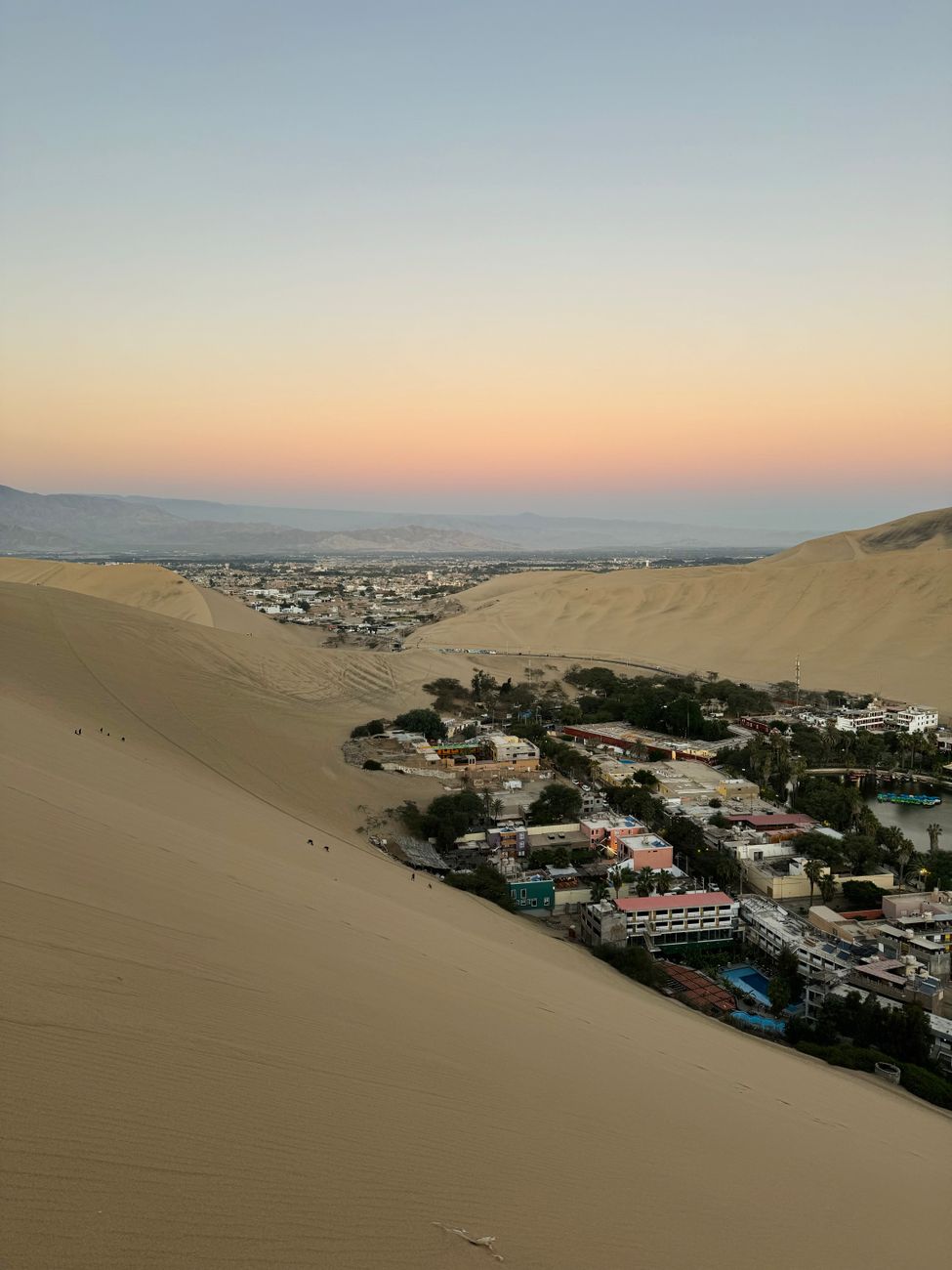 Día 3 · Huacachina y Paracas